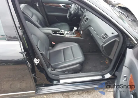 2010 Mercedes-Benz C 300 Luxury 4Matic/Sport 4Matic из США, поврежденный, VIN WDDGF8BB7AF439372